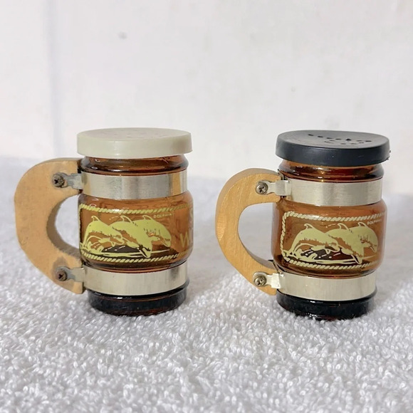 Vintage Sea World Tiny Beer Mug  Salt & Pepper Shakers - Picture 2 of 10